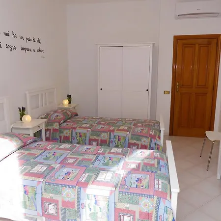 Alojamento de Acomodação e Pequeno-almoço A Casa Di Anna 4*